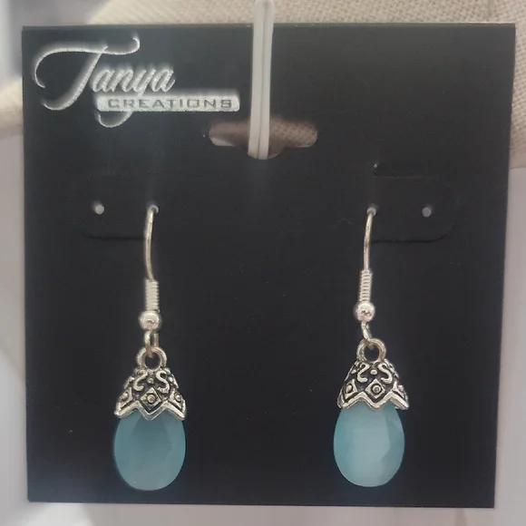 Tanya Creations Silver Tone Blue Teardrop Earrings - Picture 1 of 2